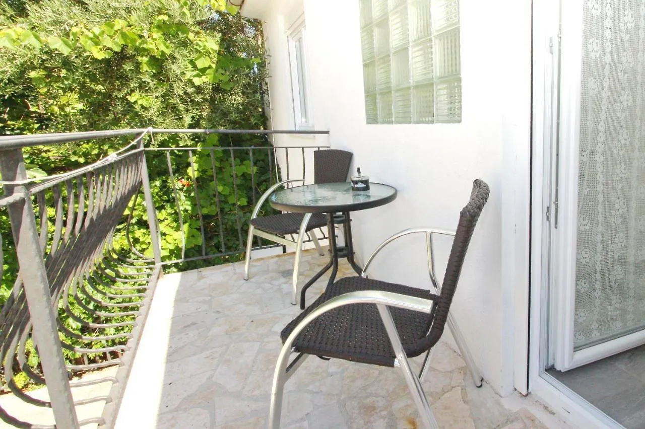 Apartments And Rooms With Parking Space Baska, Krk - 19215 Baska (Krk)