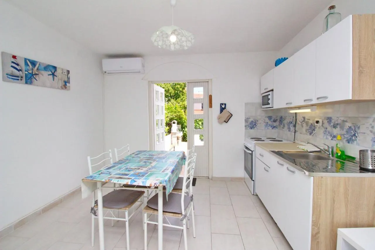 Apartments And Rooms With Parking Space Baska, Krk - 19215 Pensiune